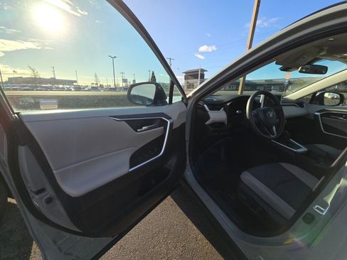 Used 2023 Toyota RAV4 XLE image 17