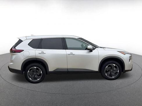 Used 2025 Nissan Rogue SV AWD/4WD image 16