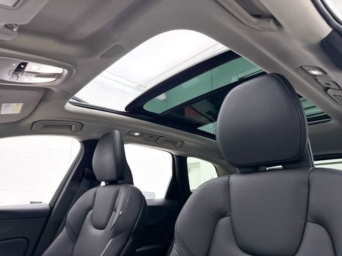 Used 2023 Volvo XC60 B5 Plus w/ Protection Package Premier FWD image 3