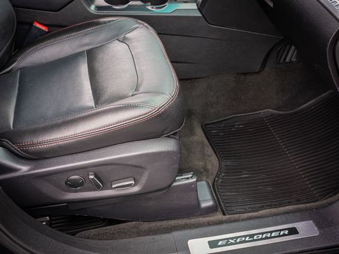 Used 2017 Ford Explorer Sport image 30