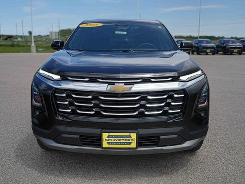 Used 2025 Chevrolet Equinox LT w/ Safety and Technology Package AWD/4WD image 2
