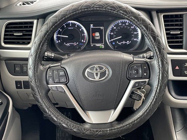 Certified 2019 Toyota Highlander Plus FWD image 32