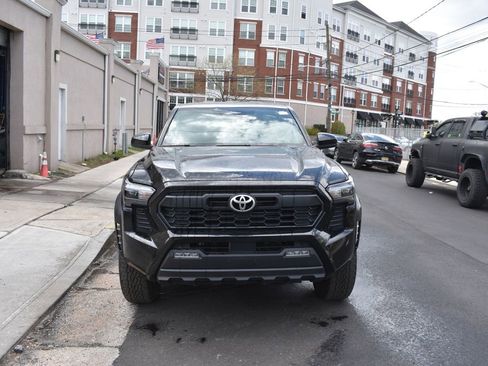Used 2025 Toyota Tacoma TRD Off-Road AWD/4WD image 3
