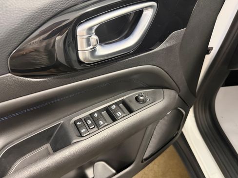 New 2026 Jeep Compass Latitude AWD/4WD image 9