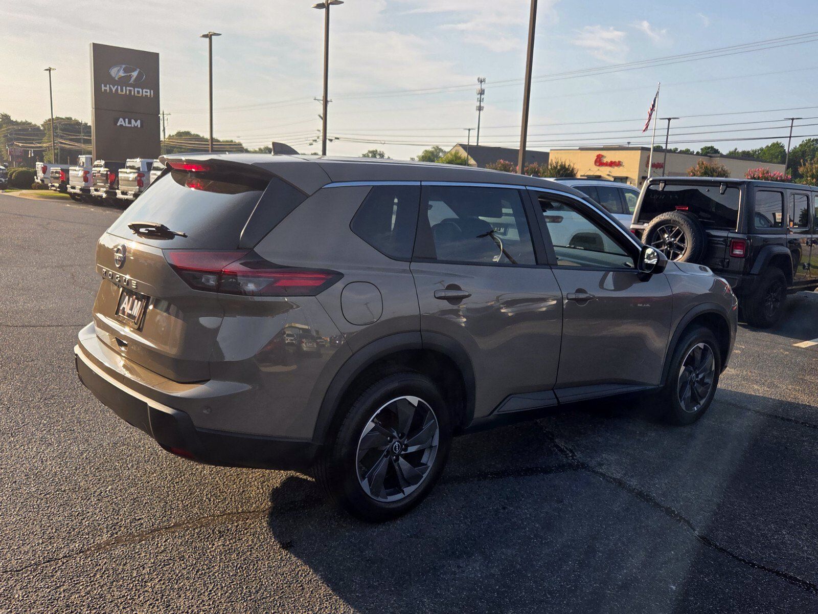 Used 2025 Nissan Rogue SV FWD image 13