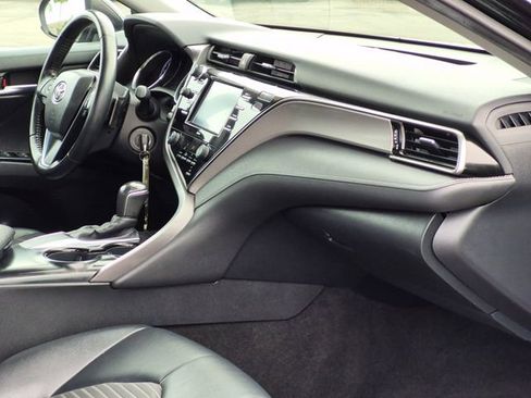 Used 2020 Toyota Camry SE image 19