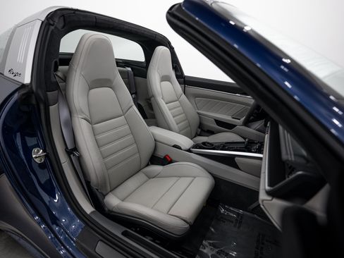 Certified 2021 Porsche 911 Targa 4S AWD/4WD image 15