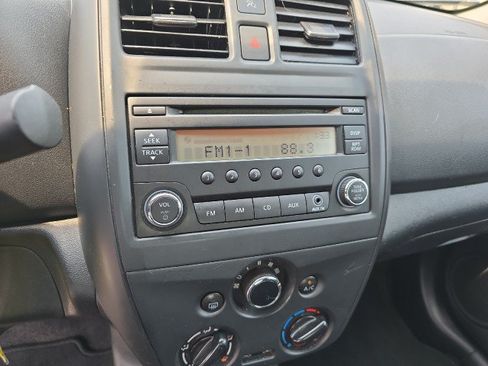 Used 2016 Nissan Versa S FWD image 18