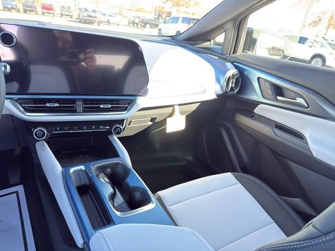 New 2026 Chevrolet Equinox EV LT image 25