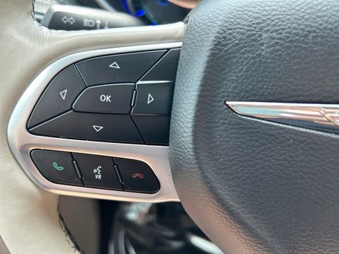 Used 2020 Chrysler Pacifica Limited image 27