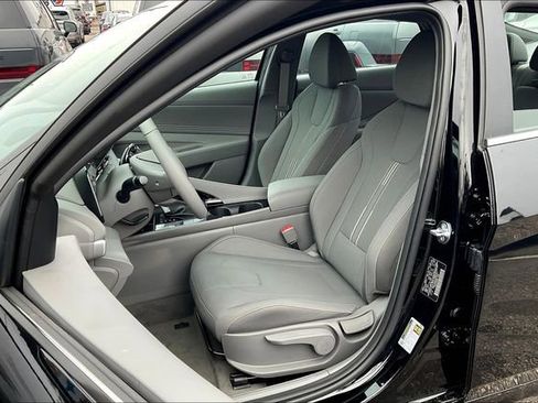 Certified 2025 Hyundai Elantra SEL w/ Cargo Package image 9