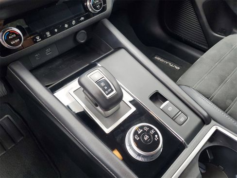 Used 2023 Mitsubishi Outlander SE image 30