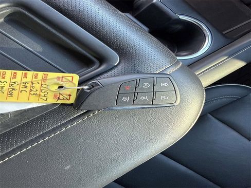 Used 2023 GMC Yukon SLT w/ SLT Luxury Package image 36