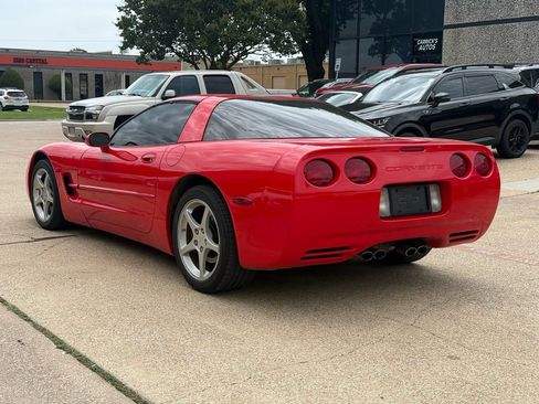 Used 2004 Chevrolet Corvette Coupe w/ Preferred Equipment Group RWD image 4