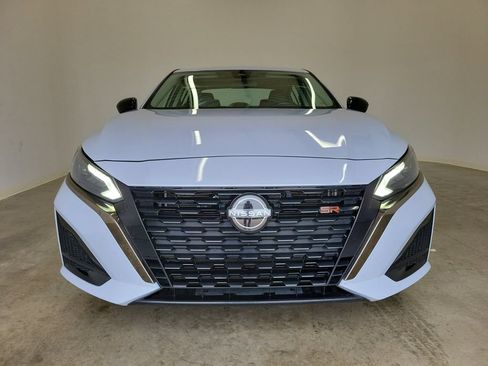 Used 2024 Nissan Altima 2.5 SR FWD image 2