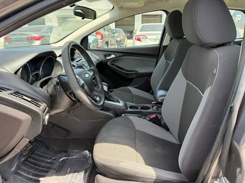 Used 2013 Ford Focus SE FWD image 2