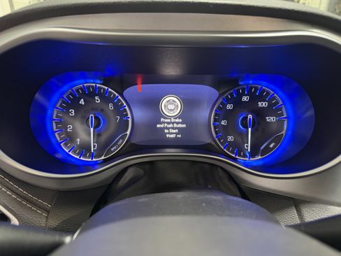 Used 2018 Chrysler Pacifica Limited w/ Advanced Safetytec Group FWD image 15