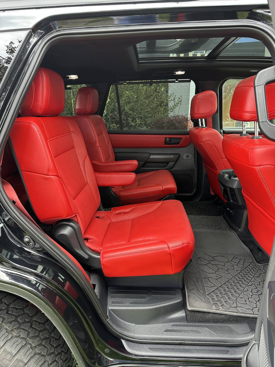 Used 2025 Toyota Sequoia TRD Pro AWD/4WD image 31