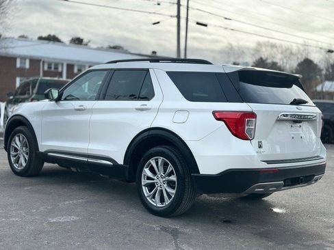 Used 2023 Ford Explorer XLT w/ Equipment Group 202A image 4