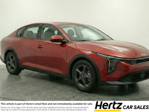 Used 2025 Kia K4 LXS image 1