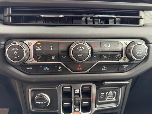 Certified 2025 Jeep Wrangler Unlimited Sahara AWD/4WD image 25