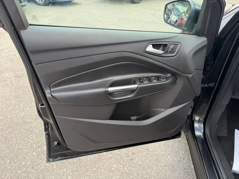 Used 2019 Ford Escape SE FWD image 27
