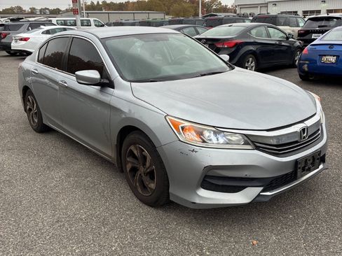 Used 2017 Honda Accord LX image 3