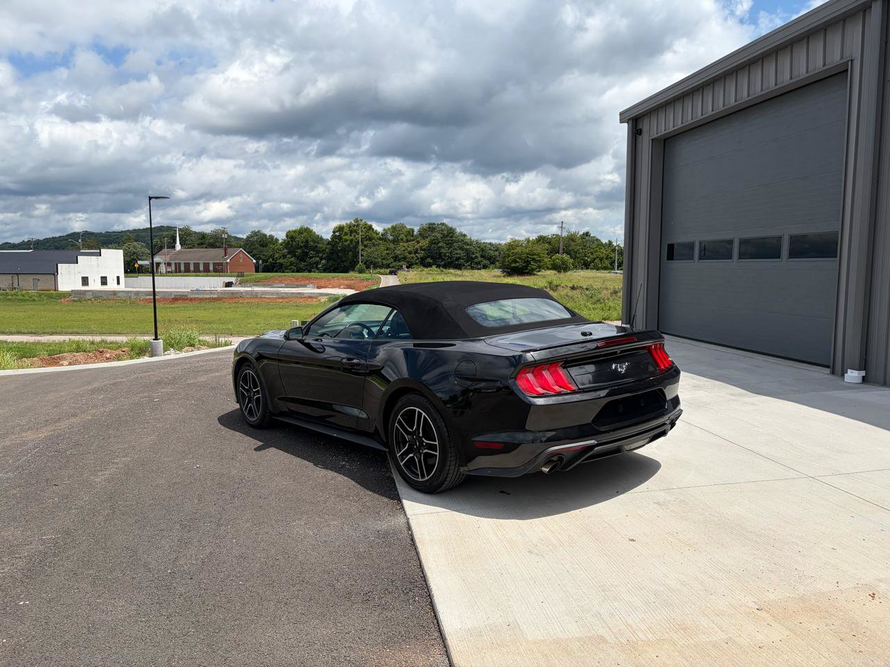 Used 2021 Ford Mustang Premium RWD image 3