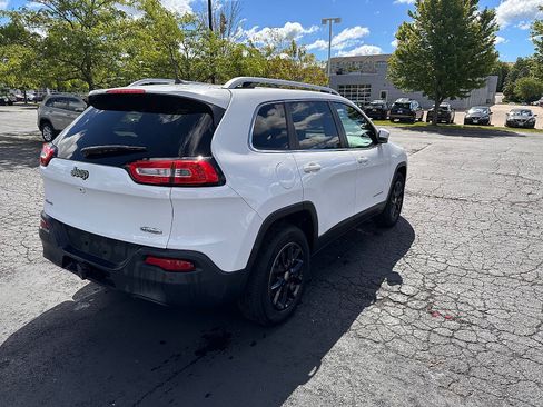 Used 2017 Jeep Cherokee Latitude w/ Safety/Convenience Group AWD/4WD image 3