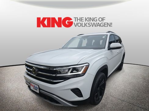 Certified 2023 Volkswagen Atlas SE w/ Black Wheel Package image 3