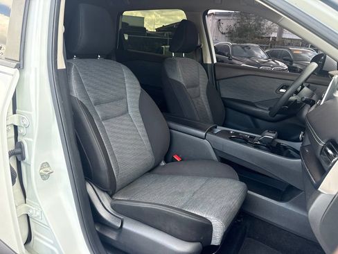 Used 2023 Nissan Rogue SV FWD image 16