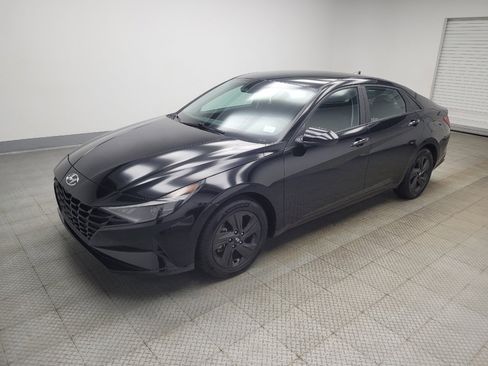 Used 2022 Hyundai Elantra SEL image 2