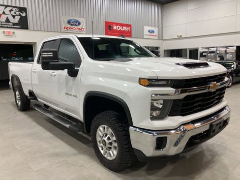 Used 2024 Chevrolet Silverado 2500 LT image 3