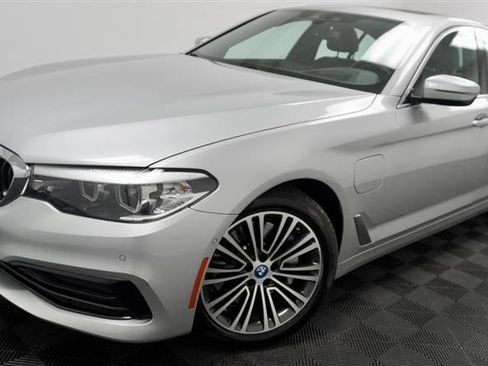 Used 2019 BMW 530e w/ Convenience Package image 2