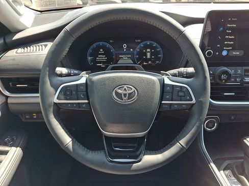 Used 2025 Toyota Grand Highlander AWD image 22