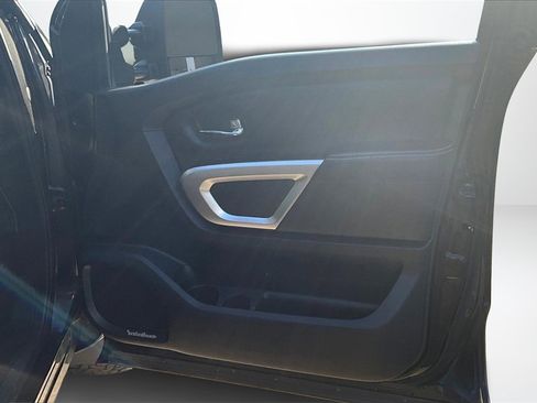 Used 2017 Nissan Titan PRO-4X image 27