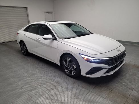 Used 2025 Hyundai Elantra SEL FWD image 13