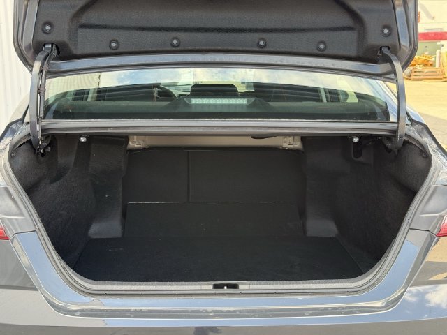Used 2025 Toyota Camry LE FWD image 33