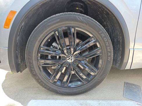 Used 2022 Volkswagen Tiguan SE R-Line image 10