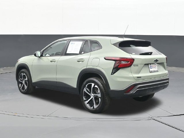 Used 2024 Chevrolet Trax RS FWD image 9