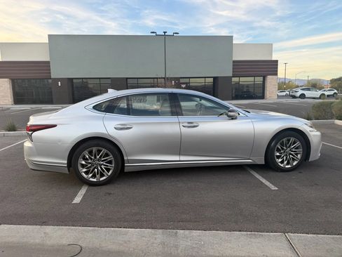 Used 2018 Lexus LS 500 w/ Accessory Package (Z1) RWD image 6