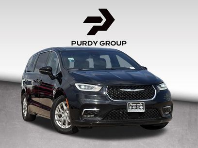 Used 2025 Chrysler Pacifica Select
