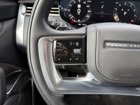 Certified 2025 Land Rover Range Rover SE image 33