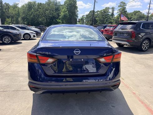 Used 2024 Nissan Altima 2.5 S FWD image 6