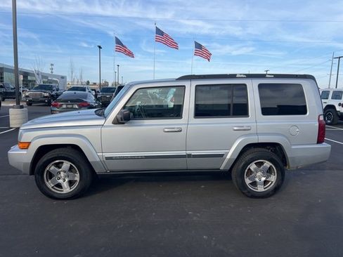 Used 2010 Jeep Commander Sport image 8