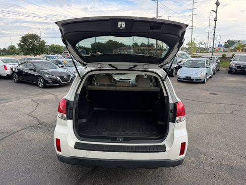 Used 2011 Subaru Outback 2.5i Premium w/ All-Weather Pkg AWD/4WD image 35