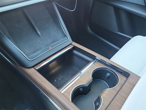 Used 2022 Tesla Model X image 28