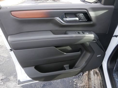 New 2026 GMC Yukon Denali image 7