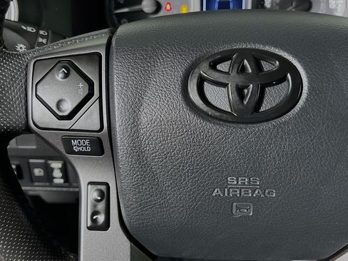 Used 2022 Toyota Tacoma TRD Sport w/ Technology Package AWD/4WD image 19