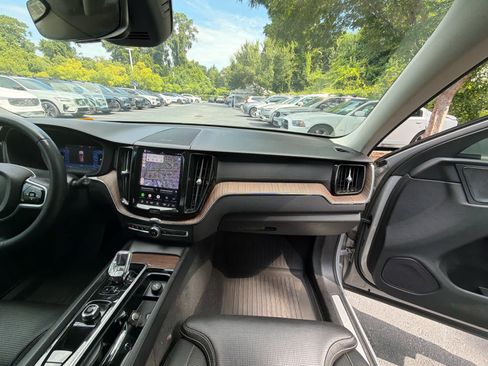 Certified 2023 Volvo XC60 B5 Ultimate w/ Climate Package FWD image 17